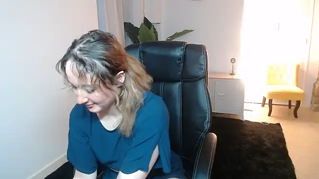 Crystal-dreamt online show from February 1, 1:09 pm