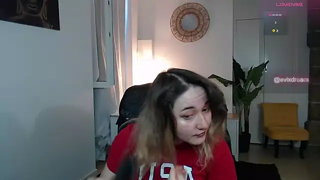 Snapshot of Crystal-dreamt chatting on July 4, 8:31 am Crystal-dreamt online show from July 4, 8:31 am