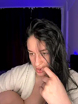 moniqque online show from October 12, 12:04 pm