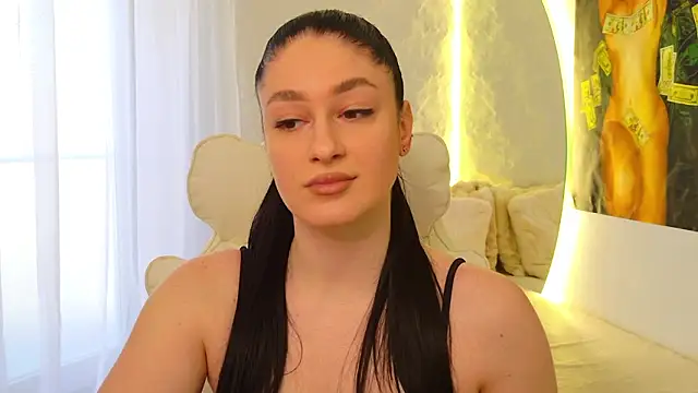 moniqque online show from March 15, 10:54 am