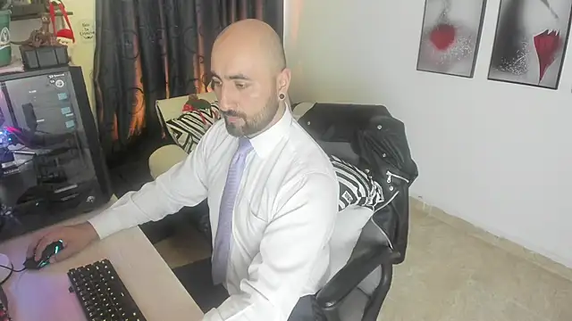 Snapshot of Leon_1234 chatting on December 28, 6:40 pm Leon 1234 online show from December 28, 6:40 pm