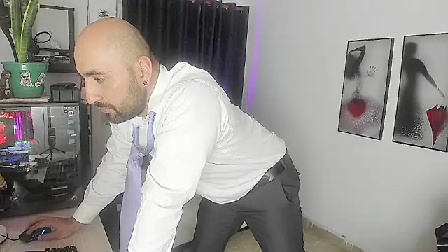 Snapshot of Leon_1234 chatting on December 28, 10:13 pm Leon 1234 online show from December 28, 10:13 pm