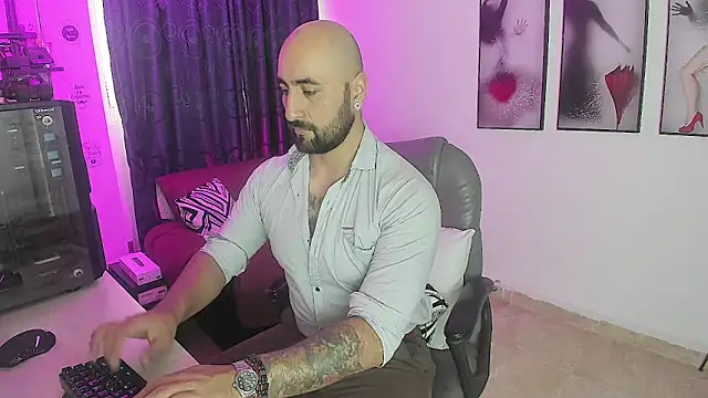 Snapshot of Leon_1234 chatting on January 8, 2:56 pm Leon 1234 online show from January 8, 2:56 pm