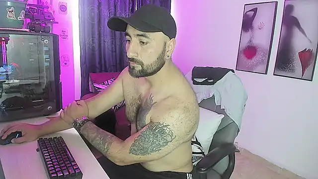 Snapshot of Leon_1234 chatting on January 9, 4:06 pm Leon 1234 online show from January 9, 4:06 pm