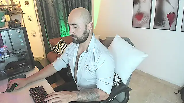 Snapshot of Leon_1234 chatting on January 13, 8:58 am Leon 1234 online show from January 13, 8:58 am