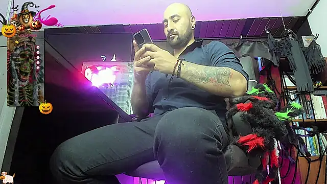 Snapshot of Leon_1234 chatting on October 29, 11:39 pm Leon 1234 online show from October 29, 11:39 pm