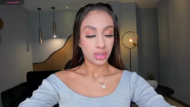 Snapshot of DannaCruz chatting on February 8, 10:39 am DannaCruz online show from February 8, 10:39 am