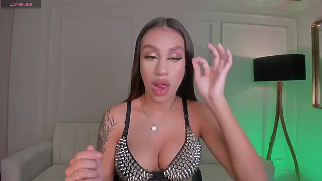 Snapshot of DannaCruz chatting on March 3, 6:44 pm DannaCruz online show from March 3, 6:44 pm