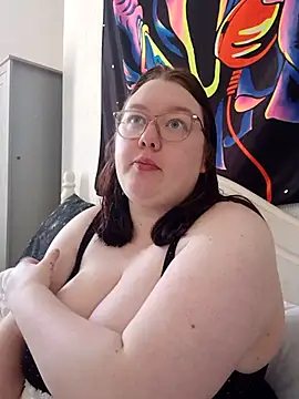 Sexycurvyemilyy online show from April 24, 1:57 pm