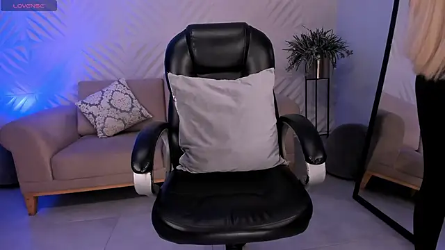 SophiePalmer online show from March 1, 1:51 pm