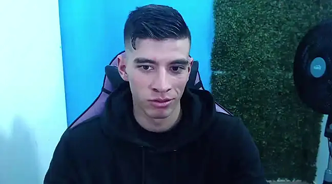 Snapshot of DEIBY_BABY chatting on December 16, 11:28 pm DEIBY BABY online show from December 16, 11:28 pm