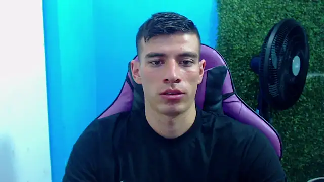 Snapshot of DEIBY_BABY chatting on December 28, 12:47 am DEIBY BABY online show from December 28, 12:47 am