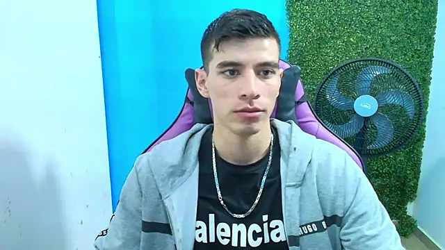 Snapshot of DEIBY_BABY chatting on February 6, 12:00 am DEIBY BABY online show from February 6, 12:00 am