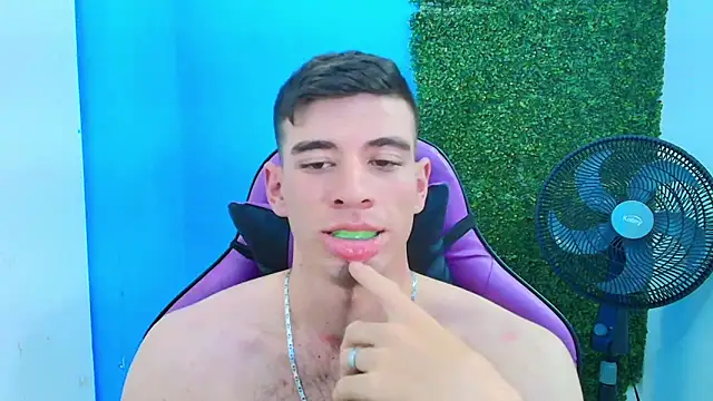 Snapshot of DEIBY_BABY chatting on February 14, 3:54 am DEIBY BABY online show from February 14, 3:54 am