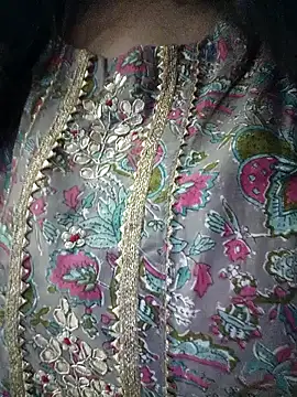 Snapshot of Sexybomb33 chatting on December 26, 8:39 am Sexybomb33 online show from December 26, 8:39 am