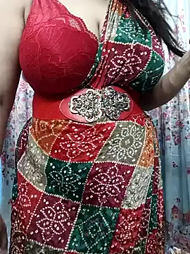 Snapshot of Sexybomb33 chatting on December 28, 8:36 pm Sexybomb33 online show from December 28, 8:36 pm