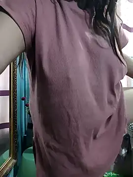 Snapshot of Sexybomb33 chatting on January 15, 3:11 am Sexybomb33 online show from January 15, 3:11 am