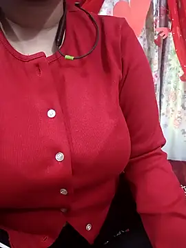 Snapshot of Sexybomb33 chatting on February 9, 4:29 pm Sexybomb33 online show from February 9, 4:29 pm