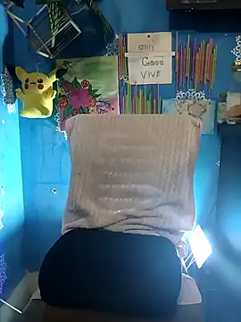 Snapshot of Sexybomb33 chatting on February 13, 1:08 am Sexybomb33 online show from February 13, 1:08 am