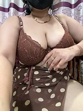 Snapshot of Sexybomb33 chatting on November 7, 9:15 pm Sexybomb33 online show from November 7, 9:15 pm