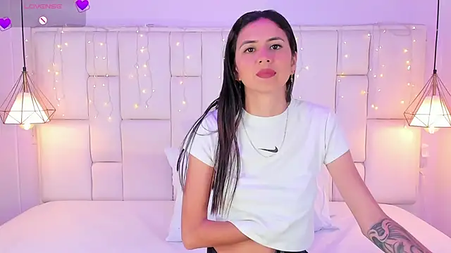 SarahSophia  online show from January 20, 11:35 am