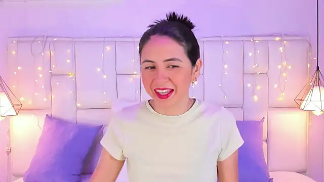 SarahSophia  online show from February 12, 11:40 am