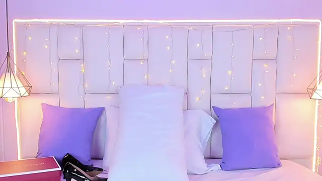 SarahSophia  online show from September 10, 11:32 am