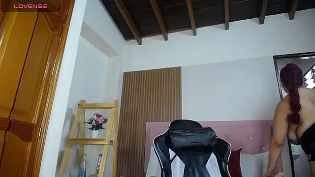 victoria  milf  online show from February 11, 6:11 pm