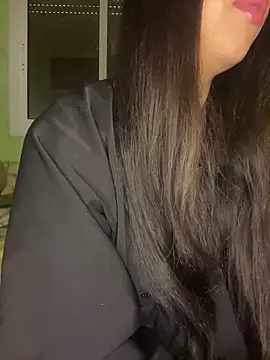 Snapshot of Mayacrayzi chatting on May 12, 8:33 am Mayacrayzi online show from May 12, 8:33 am