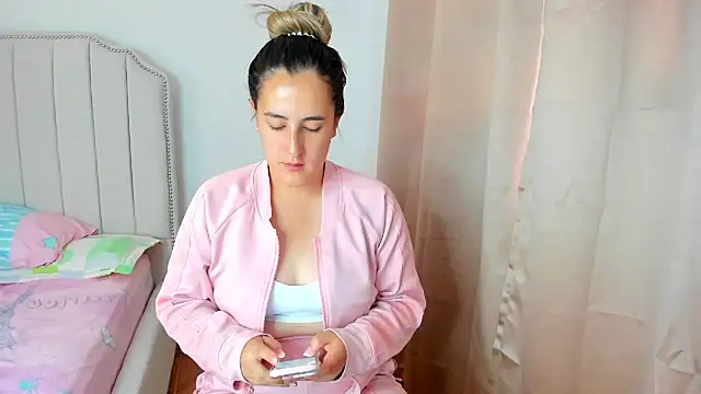 Hanna86 online show from September 11, 12:05 pm