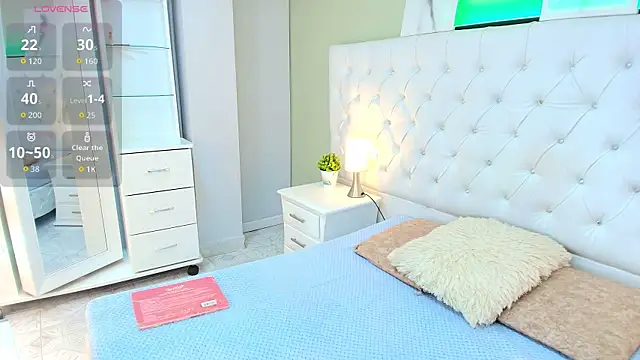 Lindacarterr  online show from April 21, 7:50 pm