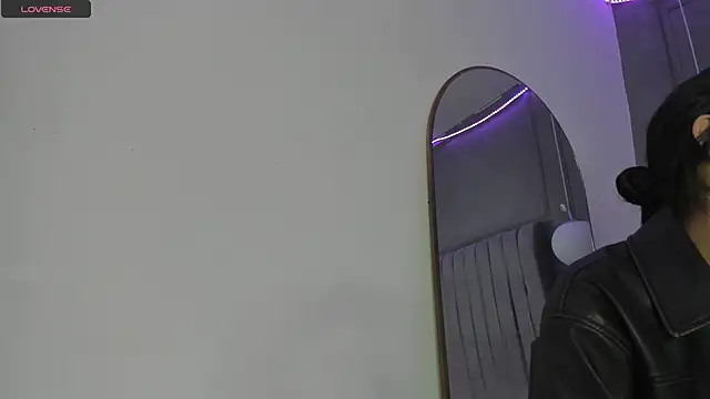 Snapshot of AmyOlimpo chatting on February 15, 1:10 am AmyOlimpo online show from February 15, 1:10 am