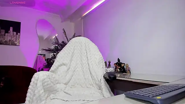 Snapshot of NebetColin chatting on October 30, 7:14 pm NebetColin online show from October 30, 7:14 pm