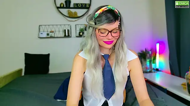 Kittychatte online show from December 6, 8:40 pm