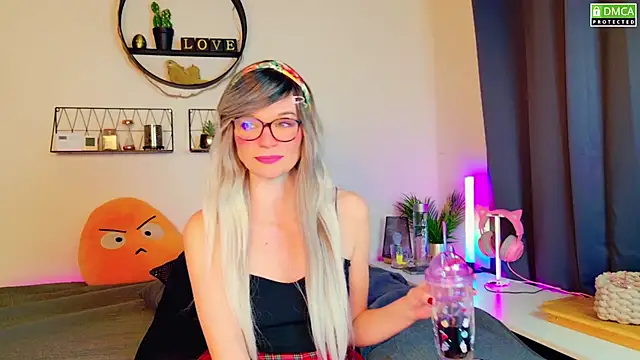 Kittychatte online show from January 28, 8:15 pm