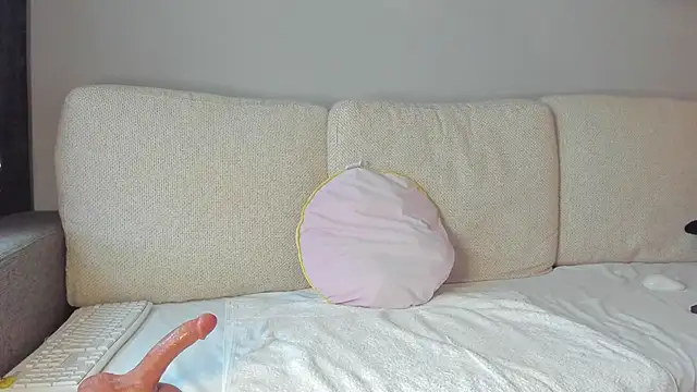 bellahot77 online show from January 3, 1:36 pm