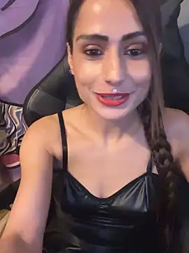 LaPetitechienne1 online show from December 31, 11:39 pm