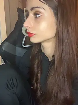 LaPetitechienne1 online show from January 17, 8:13 am