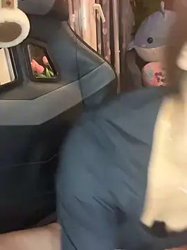 LaPetitechienne1 online show from February 20, 9:42 pm