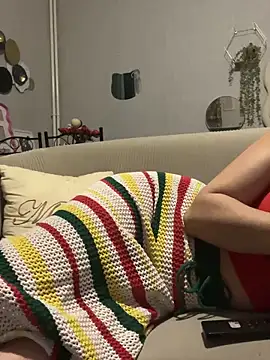 LaPetitechienne1 online show from April 18, 7:07 pm