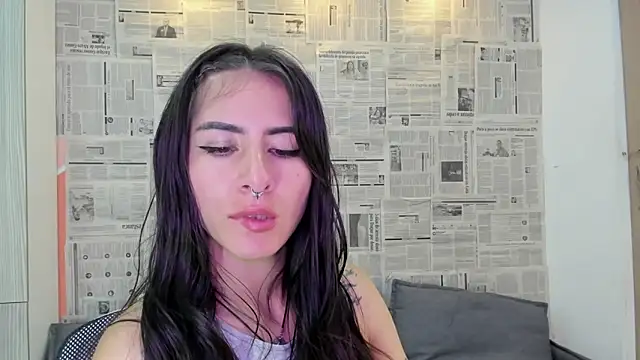 Snapshot of Mhelanny2 chatting on December 30, 7:37 am Mhelanny2 online show from December 30, 7:37 am