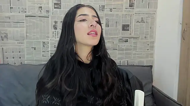 Snapshot of Mhelanny2 chatting on January 12, 12:01 pm Mhelanny2 online show from January 12, 12:01 pm