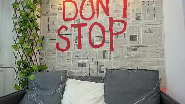 Snapshot of Mhelanny2 chatting on February 1, 3:30 am Mhelanny2 online show from February 1, 3:30 am