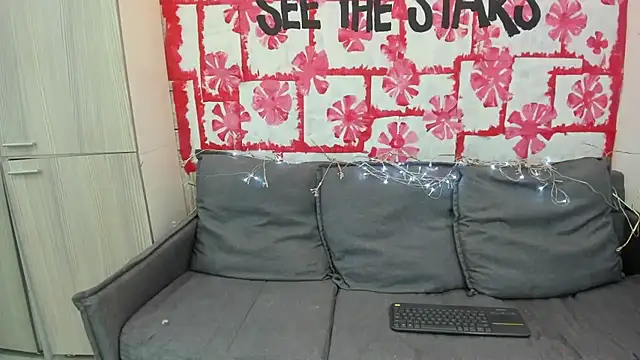 Snapshot of Mhelanny2 chatting on February 8, 7:59 pm Mhelanny2 online show from February 8, 7:59 pm