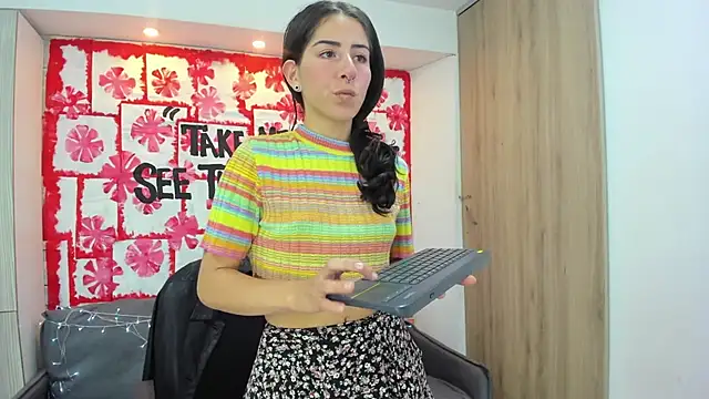 Snapshot of Mhelanny2 chatting on February 15, 5:50 pm Mhelanny2 online show from February 15, 5:50 pm