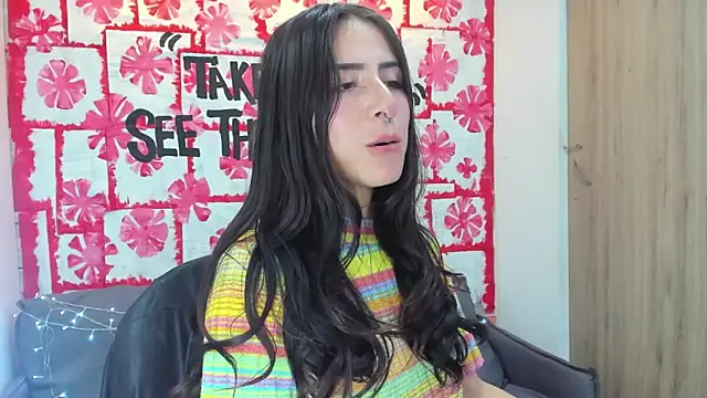 Snapshot of Mhelanny2 chatting on February 16, 12:52 am Mhelanny2 online show from February 16, 12:52 am