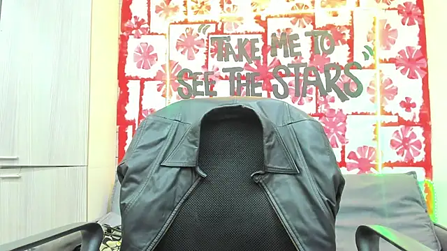 Snapshot of Mhelanny2 chatting on February 19, 8:12 am Mhelanny2 online show from February 19, 8:12 am