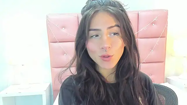 Snapshot of Mhelanny2 chatting on February 22, 8:18 am Mhelanny2 online show from February 22, 8:18 am