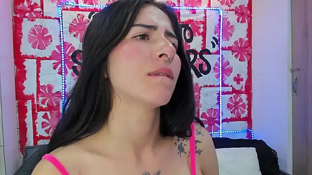 Snapshot of Mhelanny2 chatting on February 27, 12:21 am Mhelanny2 online show from February 27, 12:21 am