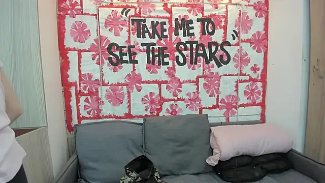 Snapshot of Mhelanny2 chatting on March 1, 8:34 am Mhelanny2 online show from March 1, 8:34 am